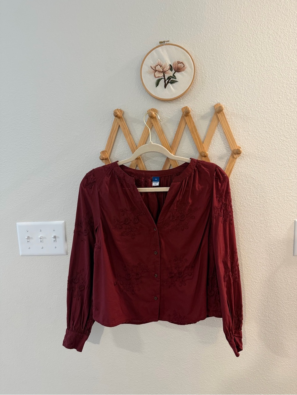 Old Navy Embroidered Blouse XS
